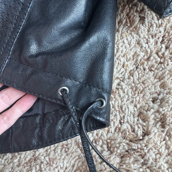 Women's Black Crop Leather Jacket - Picture 5 of 5